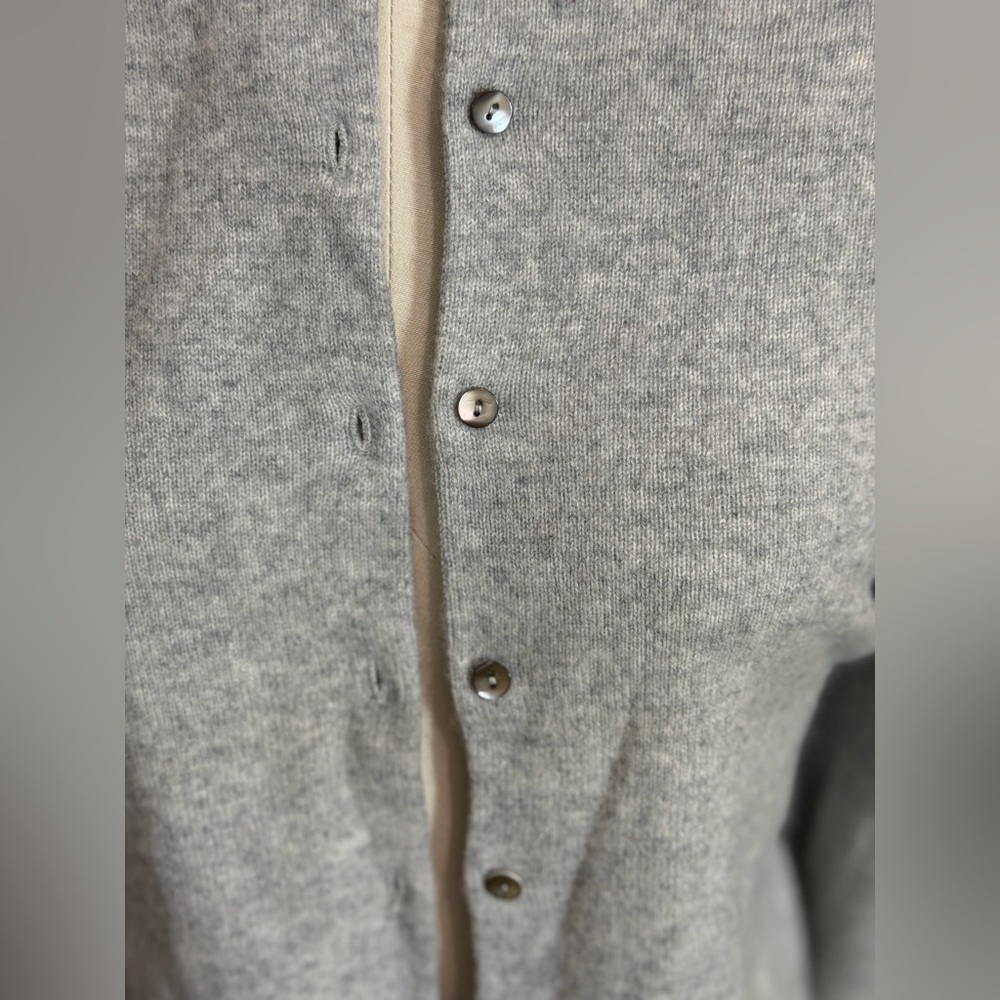 Lord & Taylor 100% Cashmere 2-Ply Button Front Cardigan Gray M Quiet Luxury - Picture 3 of 5